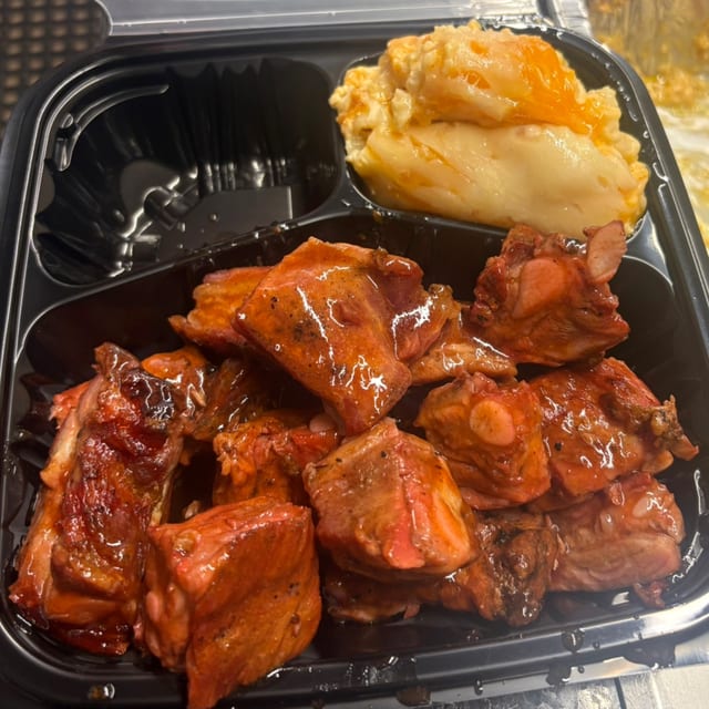 (1) Meat & (1) Side Combo.