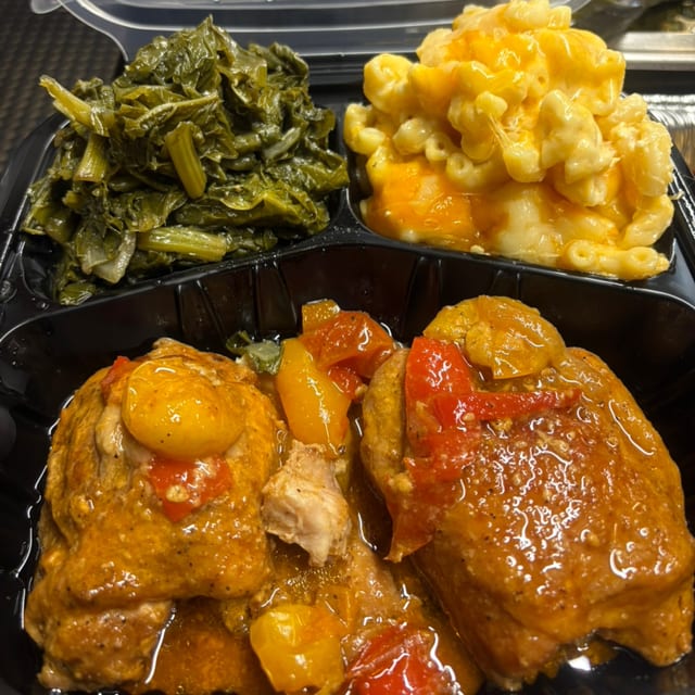 Bigg Boyz Plate (3) Meats (3) Sides.